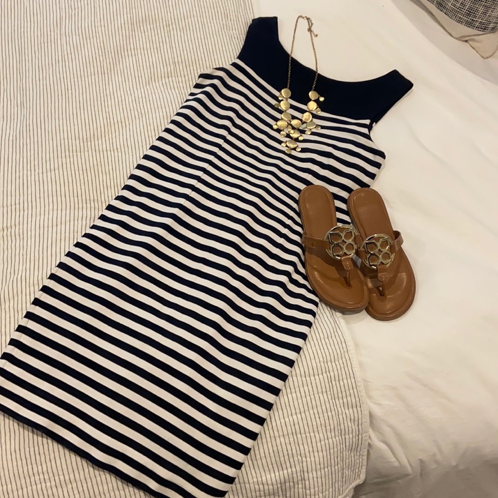 Banana Republic navy and white shift dress. Size 8.